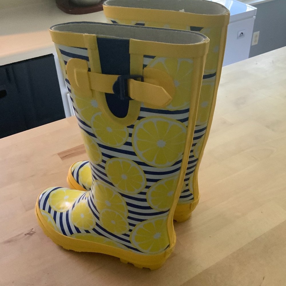 Women’s Serra Lemon Rubber Rainboots Size 8